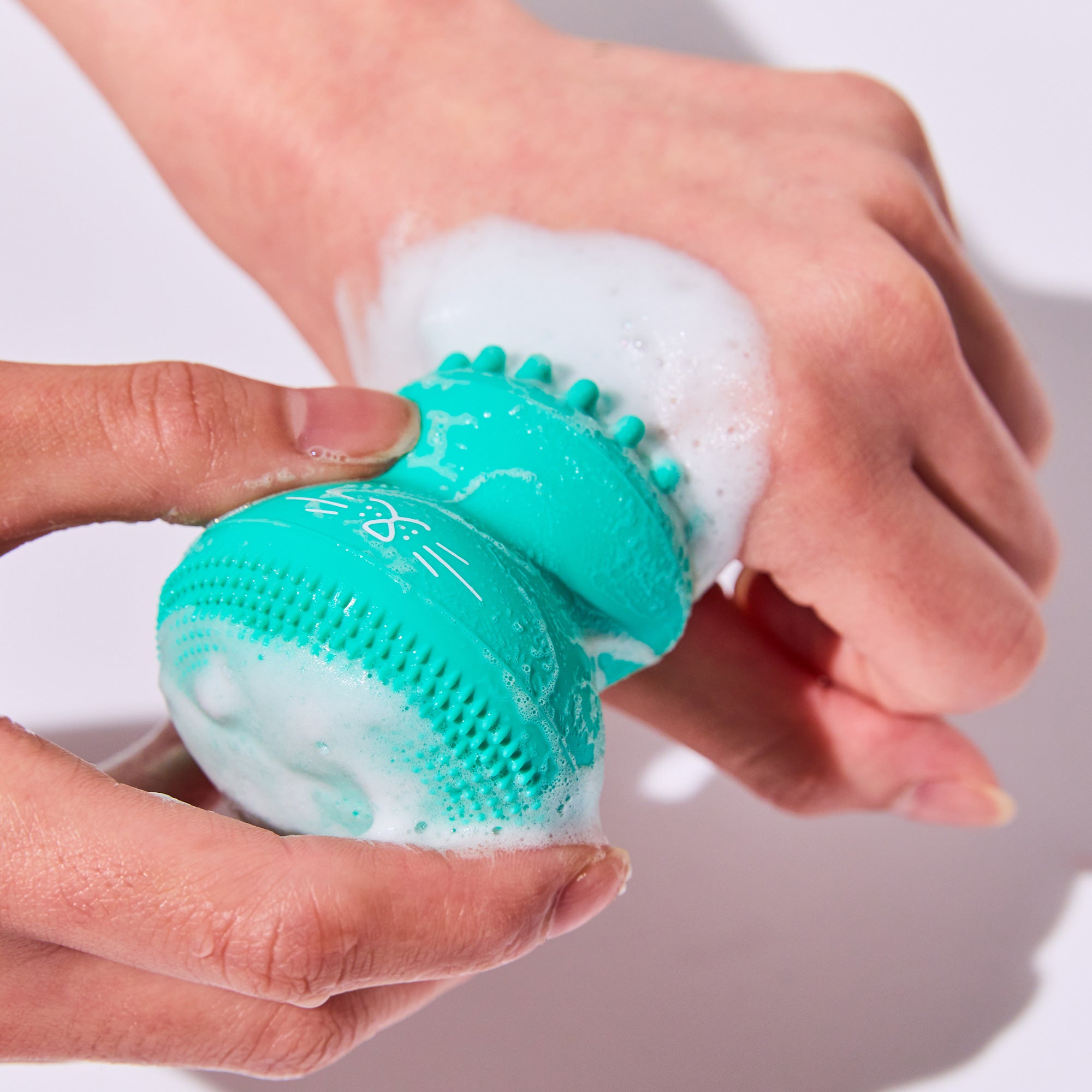 facial cleansing brush - facial brush - face scrubber - pawfect face scrubber video
